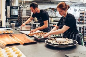 Faites appel à un traiteur des Landes et du Pays Basque pour des événements gourmands, mettant en valeur les produits régionaux et la cuisine locale.